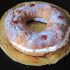 Roscón con guindas y azúcar glás