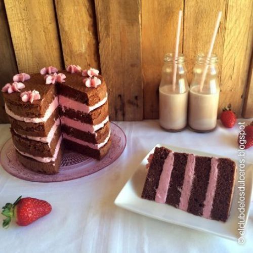 Tarta de chocolate y crema de fresas