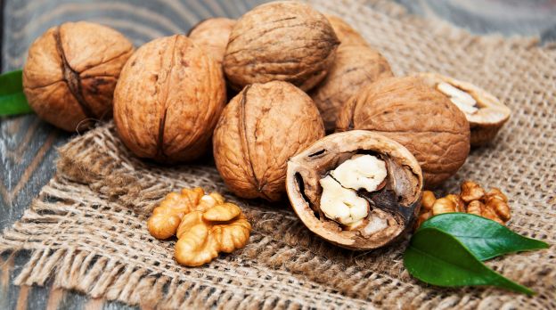 Un aperitivo de nueces glaseadas con canela