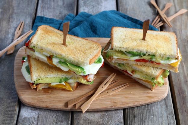 Sandwich de pavo y aguacate