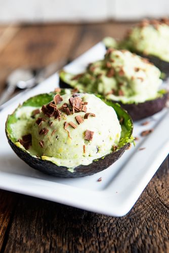 Crema de aguacate y chocolate amargo