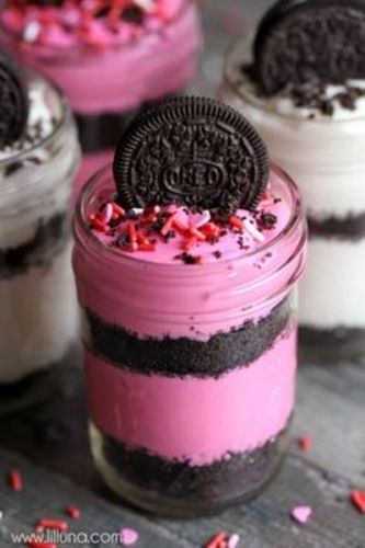 Vasitos de mousse de fresa y Oreo