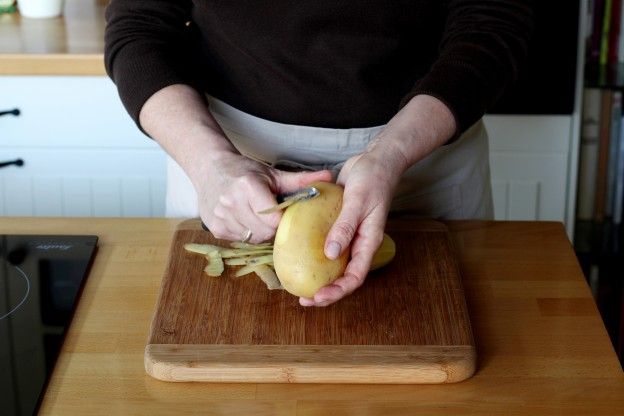 1. Preparar las patatas