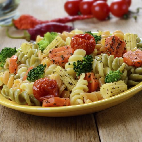 Rigatoni con brócoli y tomate asado