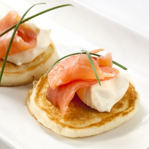 5. Blinis de salmón y crema de queso