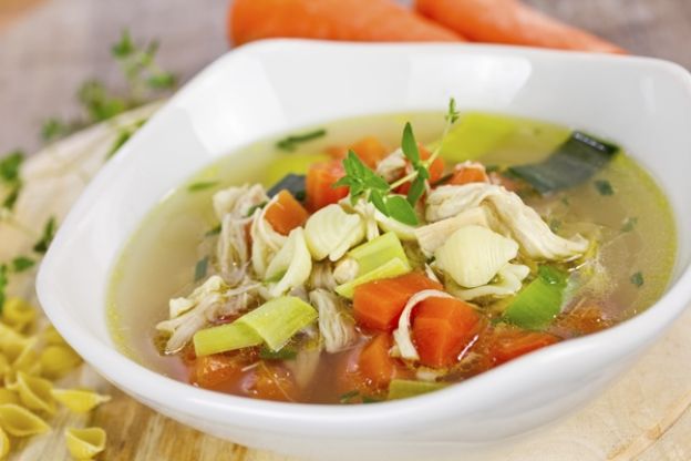 Sopa de pollo y verduras