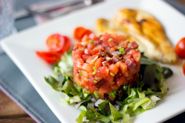 Tartar de tomate y jamón