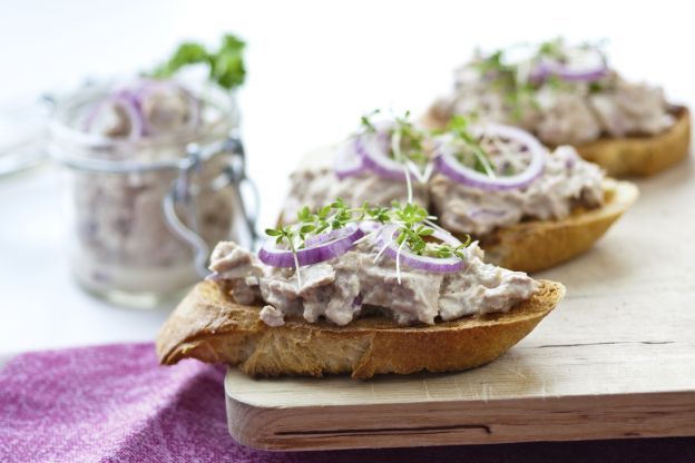 Mini-tostas con crema de atún