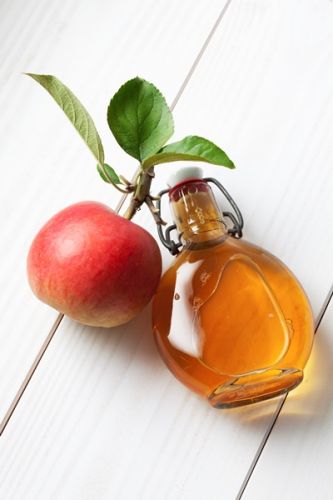 El vinagre de manzana utilizado como un poderoso tónico facial