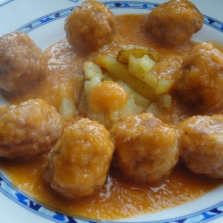 ALBONDIGAS EN SALSA