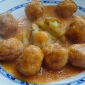 ALBONDIGAS EN SALSA