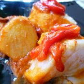 Bacalao con tomate y pimientos al horno