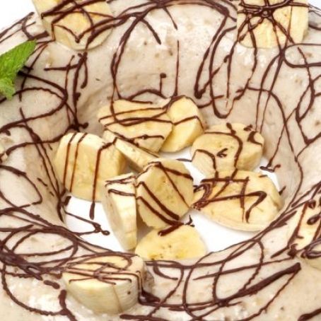Bavaroise de plátano con salsa de chocolate