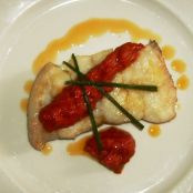 Bacalao con salsa de pimientos y tomates secos