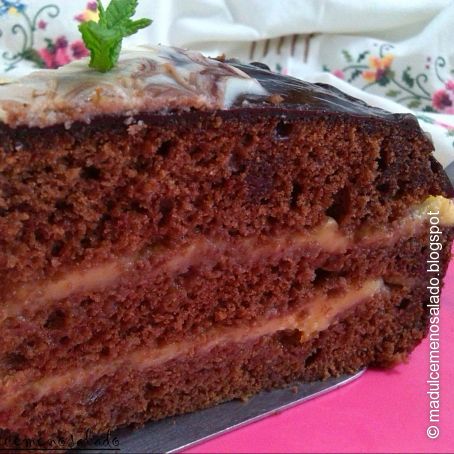 Tarta Sacher con Crema Pastelera.