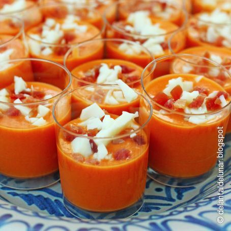 Salmorejo con huevo cocido y jamón