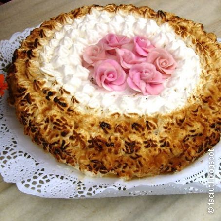 Tarta de merengue italiano tostado con crema de almendras