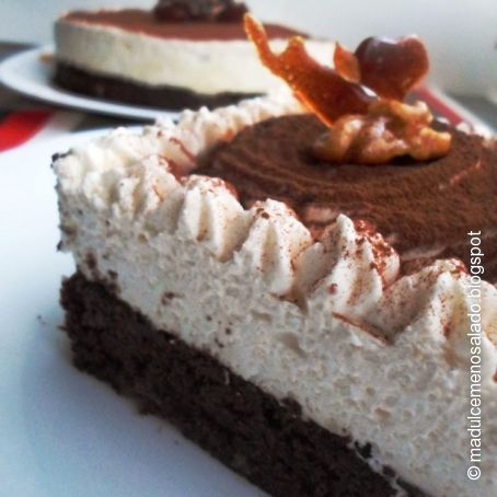 TIRAMISU CON BROWNIE Y NUEZ CARAMELIZADA.