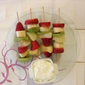 Brochetas de fruta con yogur