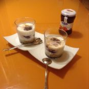 Yogur preñado de mermelada