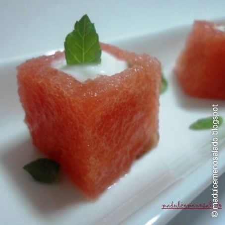 SANDIA CON HIERBABUENA.