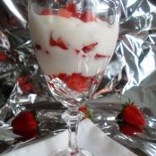 Copa de Mouse de Yogur con Fresas. - Paso 2