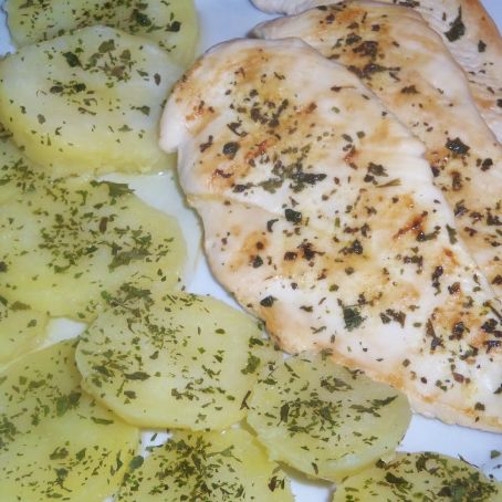 Pechugas de Pollo a la Plancha con Patatas Cocidas