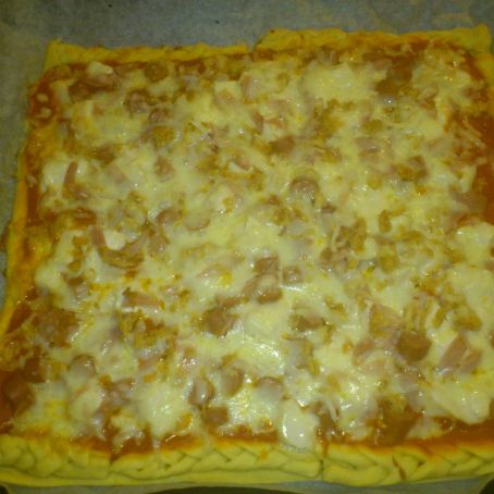 Pizza casera de jamón y queso