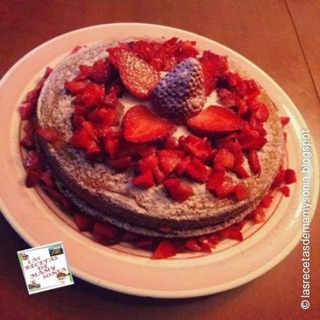 Bizcocho cebra de chocolate y fresones con fresones