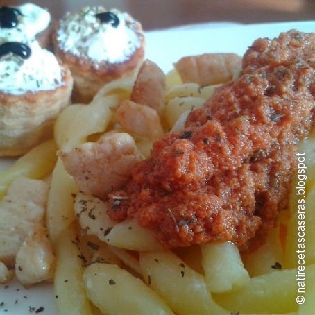 Fusilli al pesto rojo