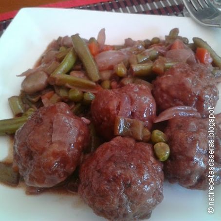 Albóndigas con salsa al vino tinto