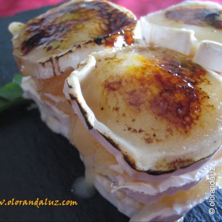 Milhoja de carne de membrillo con queso de cabra gratinado