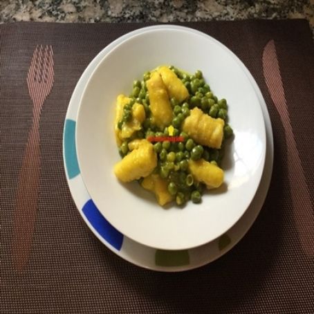 Cazón con guisantes en amarillo