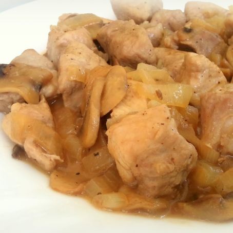 Lomo encebollado con champiñones