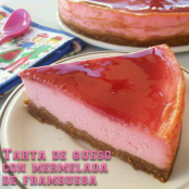 Tarta de queso con mermelada de frambuesa