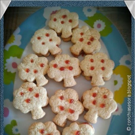 Galletas con mermelada de fresa