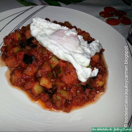 Pisto tradicional con huevo