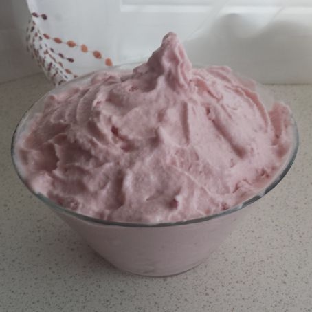 Helado de fresa con nata
