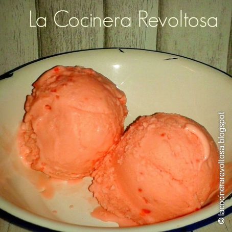 Helado de regalíz rojo con y sin heladera sin lactosa