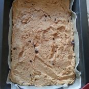 Peanut Butter and Chocolate Chip Nutella Swirled Blondies - Paso 4