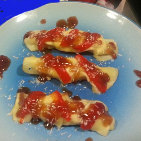 laminas de queso rellenas de mermelada de fresa