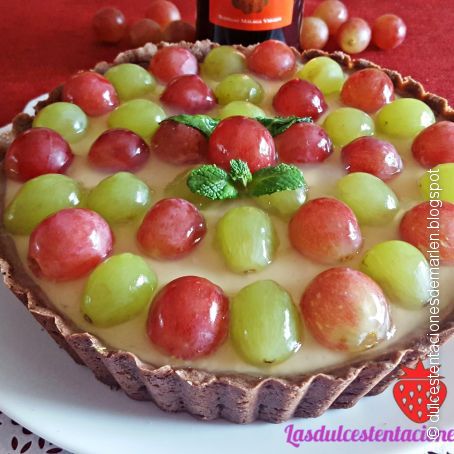 Tarta de uvas y crema de vino dulce