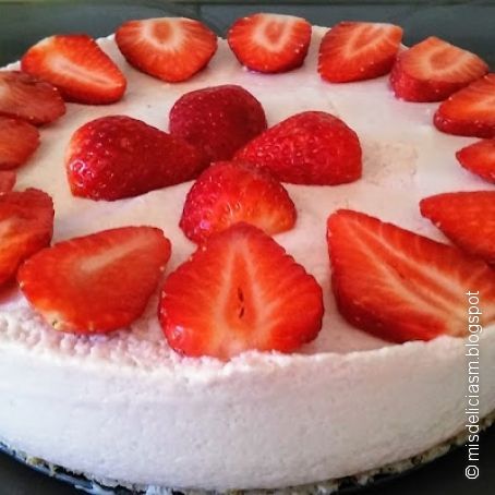 Tarta de mousse de fresas