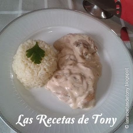 PECHUGAS DE POLLO CON CHAMPIÑONES AL VINO DE MALAGA