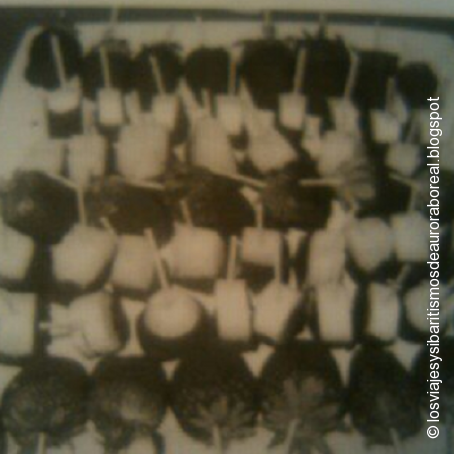 Pinchos de fruta con chocolate