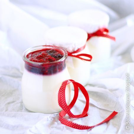 Panna cotta con frutos rojos