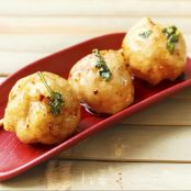 Bolitas de salmón, queso de cabra y anchoas