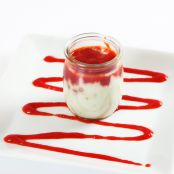 Yogur de bacalao con coulis de pimiento