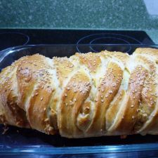 Trenza de hojaldre con manzana, mermelada de melocotón y frutos secos