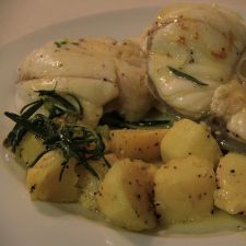 Rape a la plancha con tomillo y romero